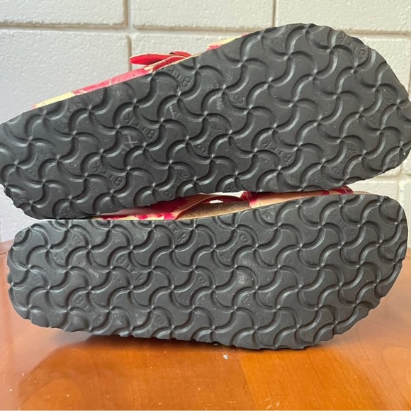 Birkenstock Birki’s Women’s Floral Crisscross Strap Sandals | EU 38 - Picture 7 of 8